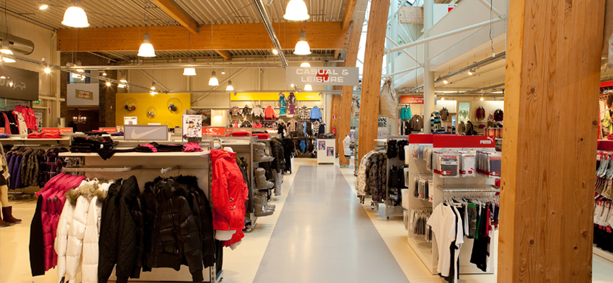 Agencement magasin de sport : Intersport Roden (NL) - 