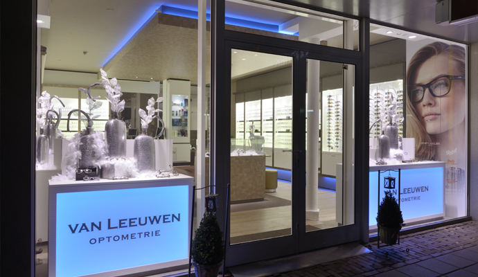 Agencement pour magasins d’optique : Van Leeuwen - Optique