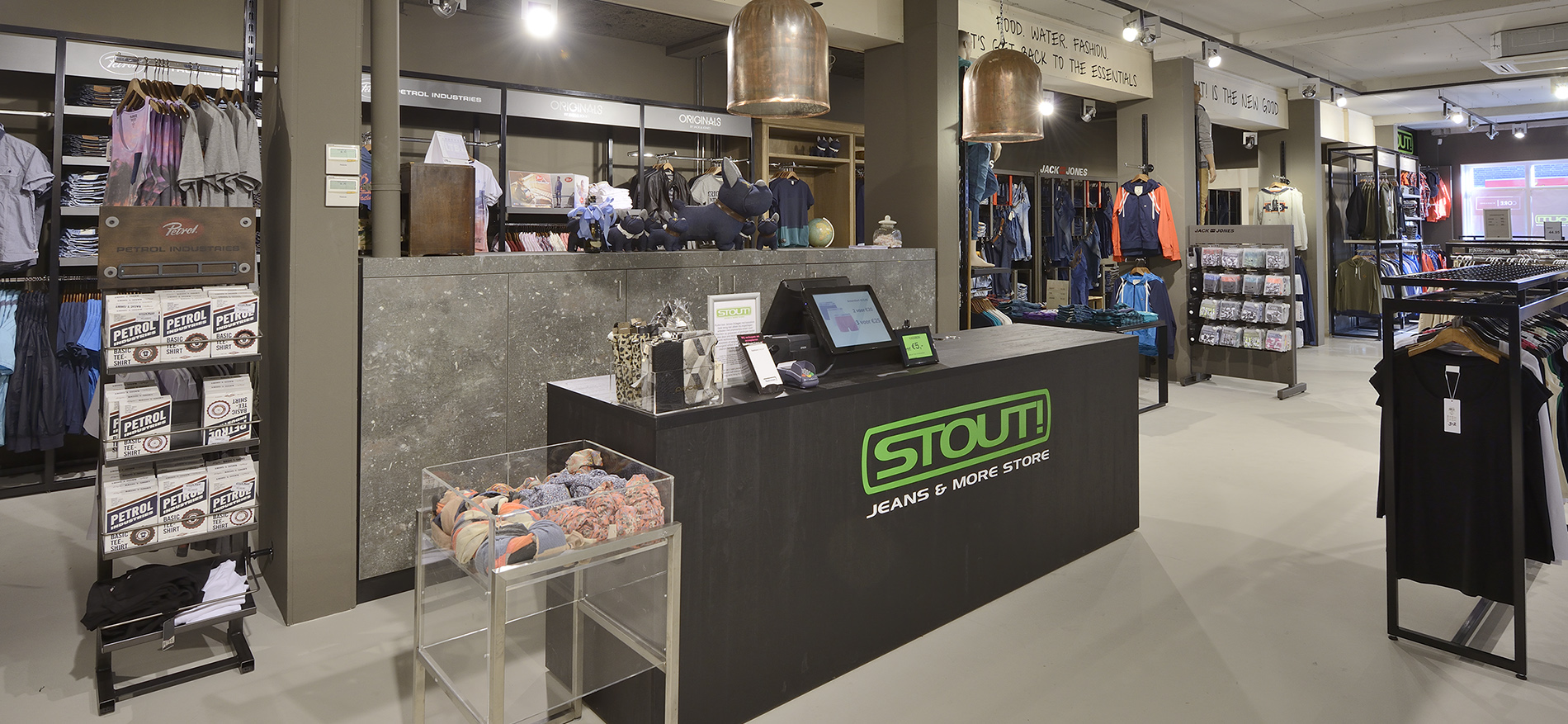 Stout! Jeans – Agencement de Magasin Mode - Mode