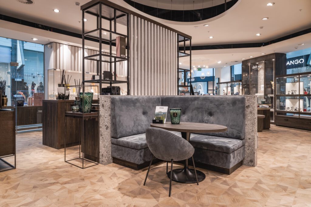 Shopfitting jeweler retail design WSB 