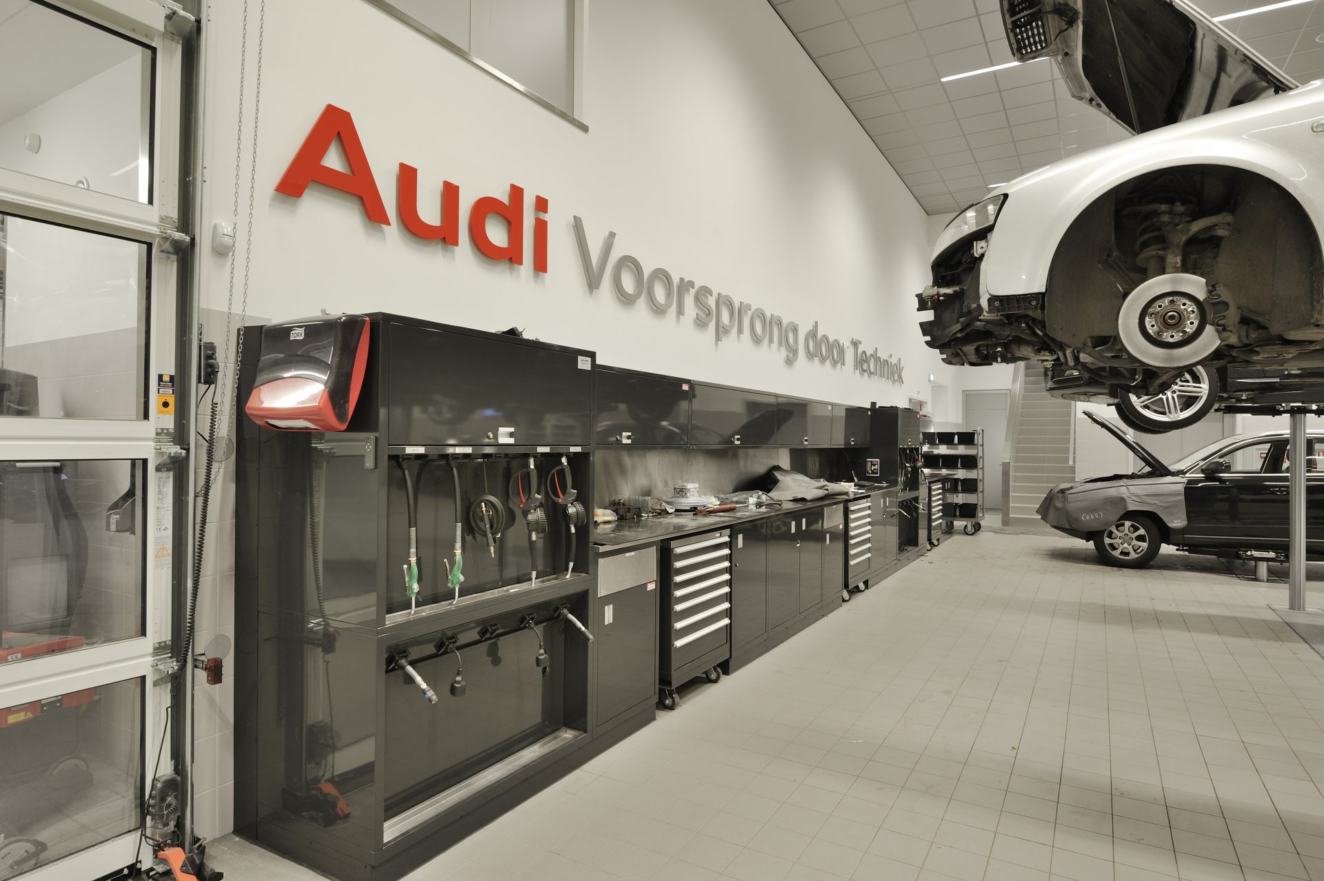 conception et réalisation salle d'exposition Audi WSB Agencement