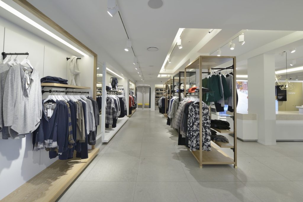 Winkelinrichting modezaak door WSB Interieurbouw