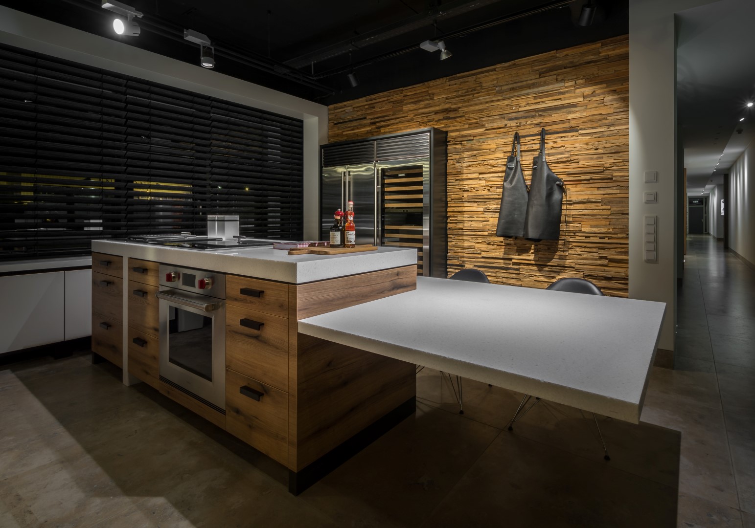 Signature kitchen with coal elements from Wolf and Sub-Zero for a kitchen with a culinary highlight.
