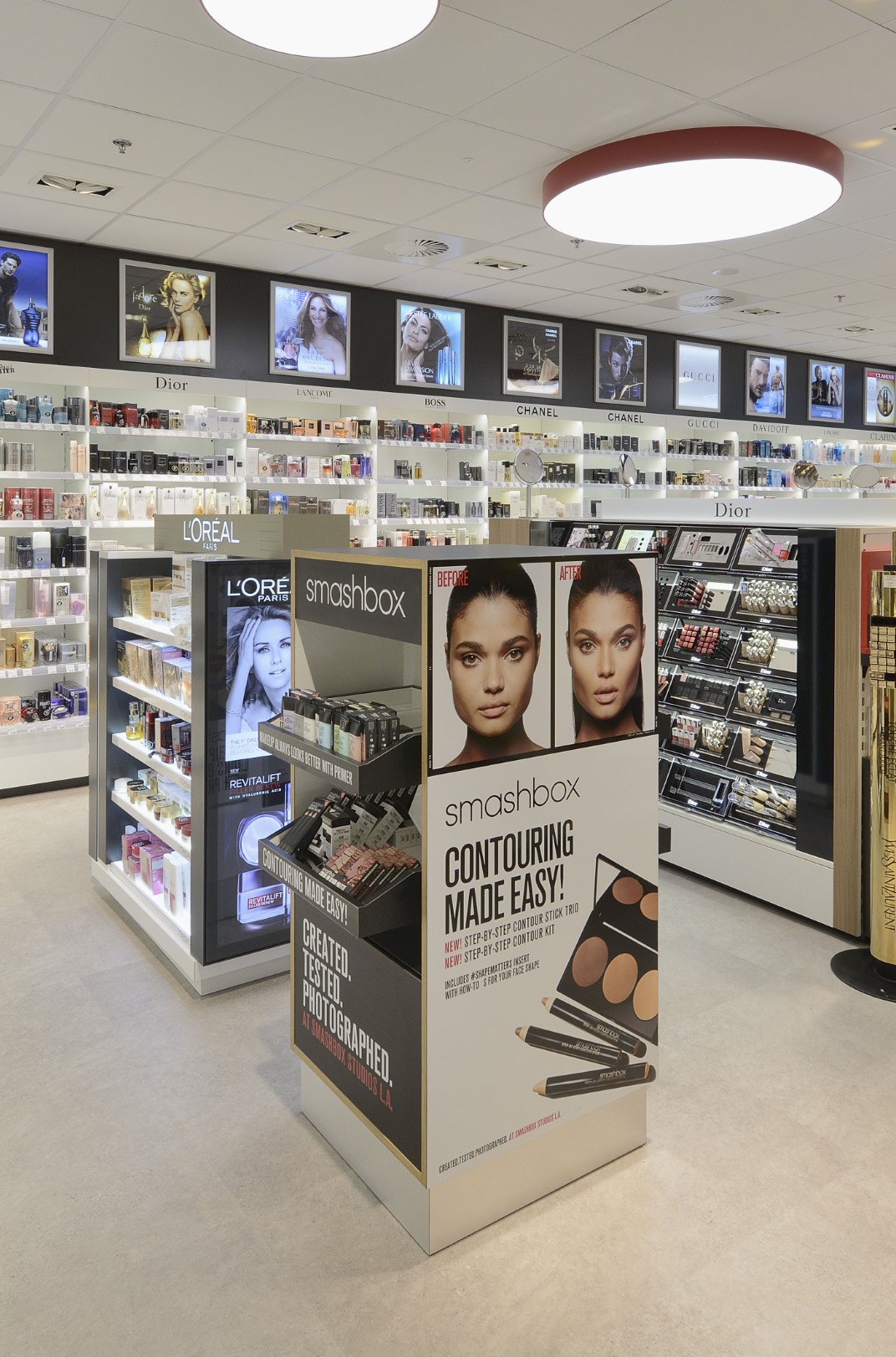 B&S Crewshop aéroport Schiphol – Aménagement intérieur - 