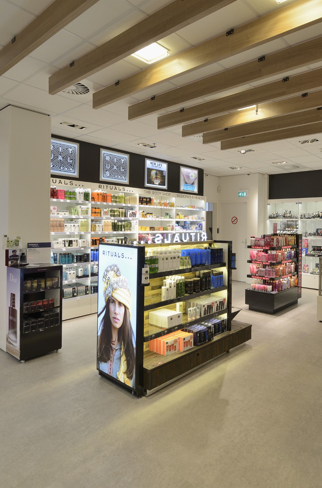 B&S Crewshop aéroport Schiphol – Aménagement intérieur - 